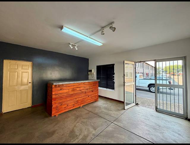 215M² BUSINESS CENTRE FOR SALE IN ALTON